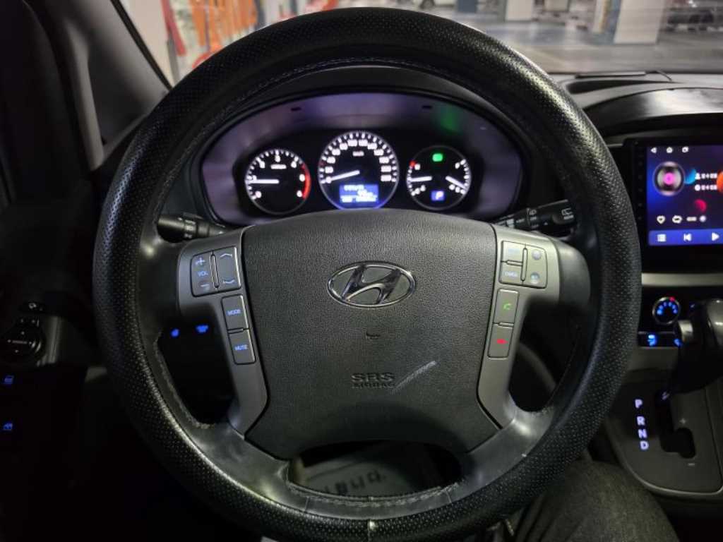 HYUNDAI Starex - Vista 11