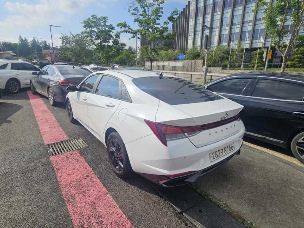 HYUNDAI Avante - Vista 5