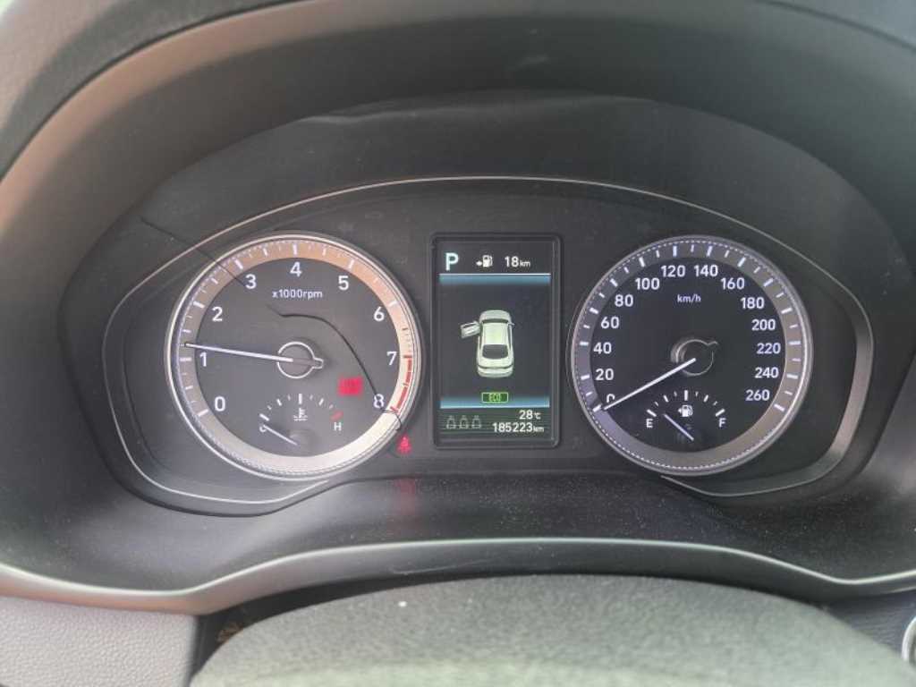 HYUNDAI Grandeur - Vista 2