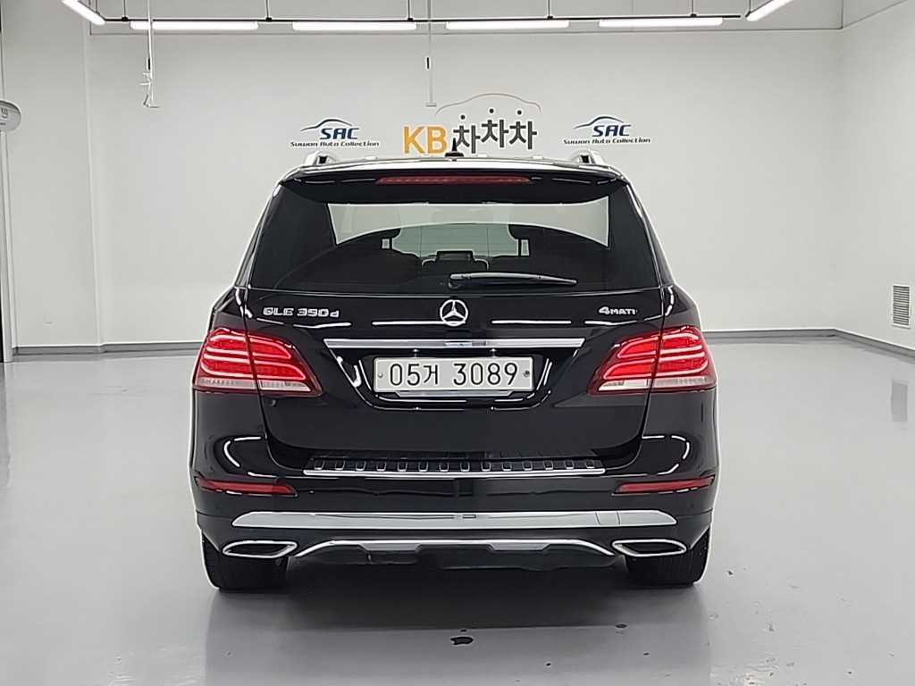 Mercedes Benz GLE Class - Vista 3
