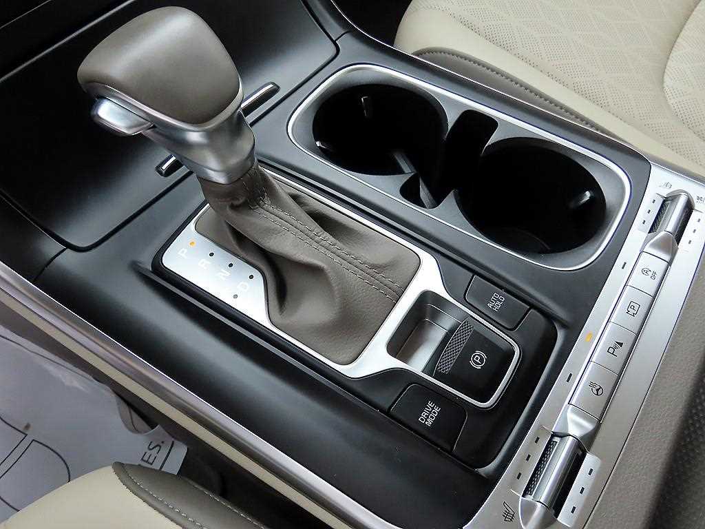 KIA Carnival - Vista 11