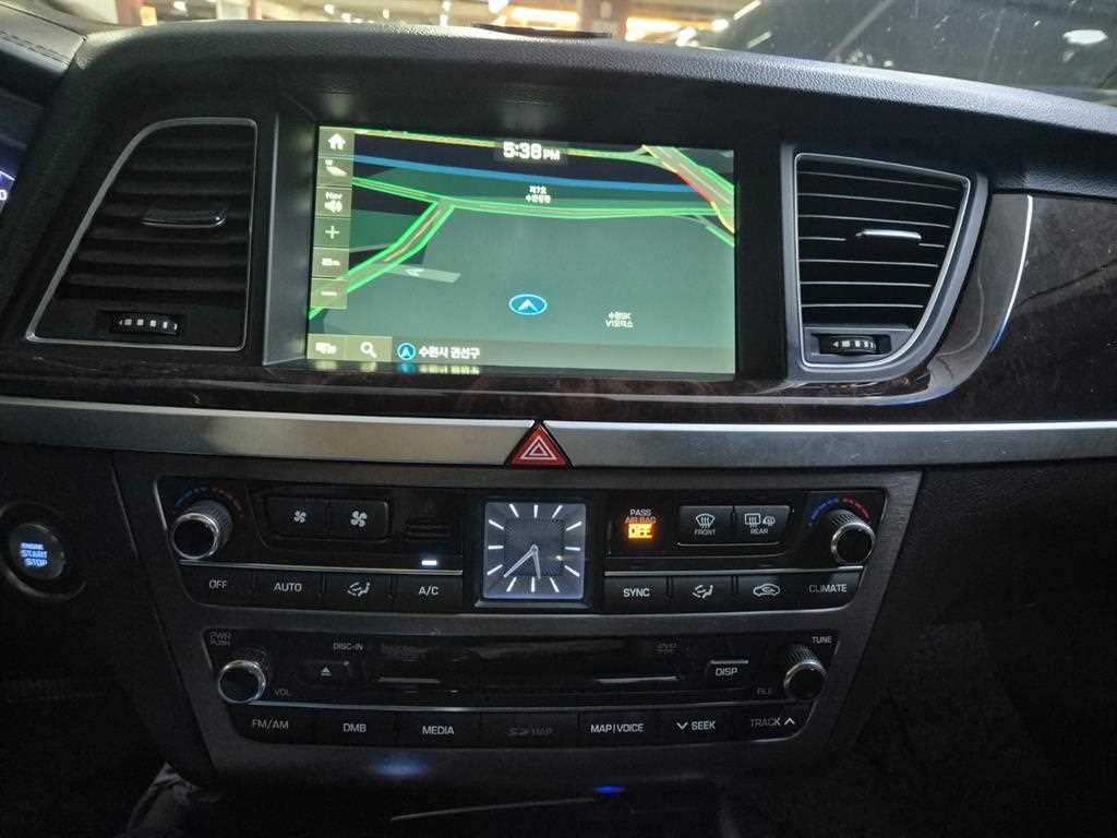 HYUNDAI Genesis - Vista 7