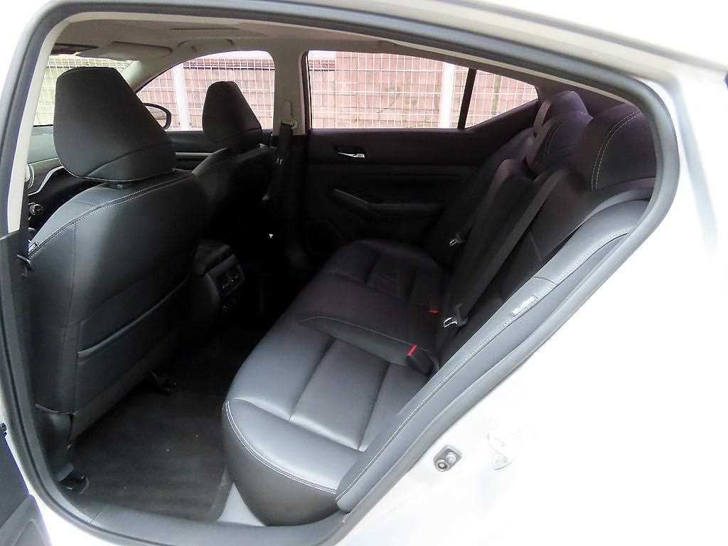 Nissan Altima - Vista 6