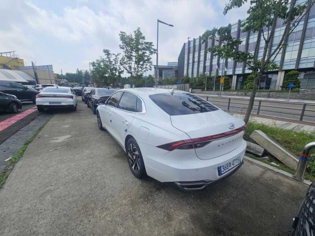 HYUNDAI Grandeur - Vista 5