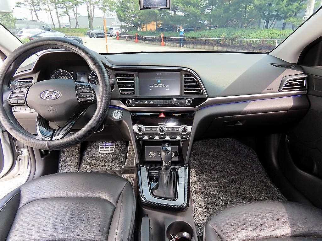 HYUNDAI Avante - Vista 7