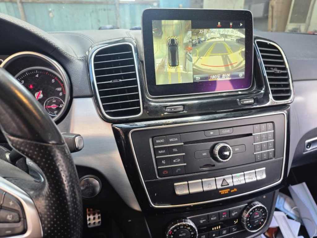 Mercedes Benz GLE Class - Vista 8