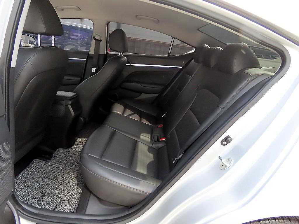 HYUNDAI Avante - Vista 6