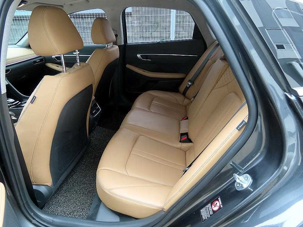 HYUNDAI Sonata - Vista 7