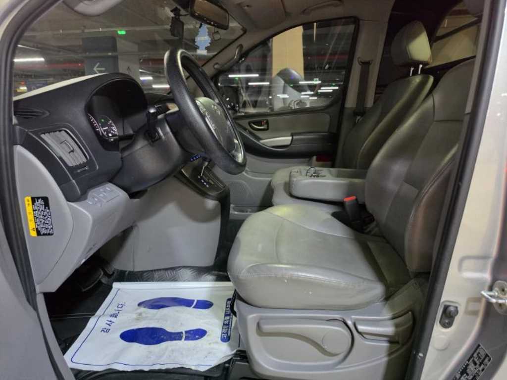 HYUNDAI Starex - Vista 9
