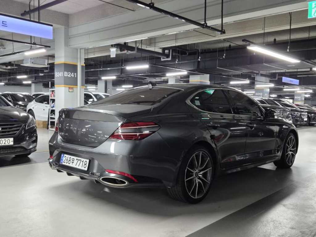 Genesis G70 - Vista 3