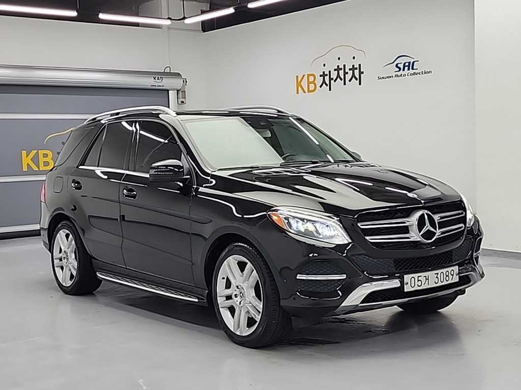 Mercedes Benz GLE Class - Vista 4