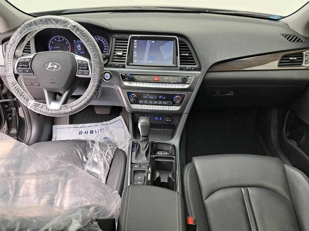 HYUNDAI Sonata - Vista 6