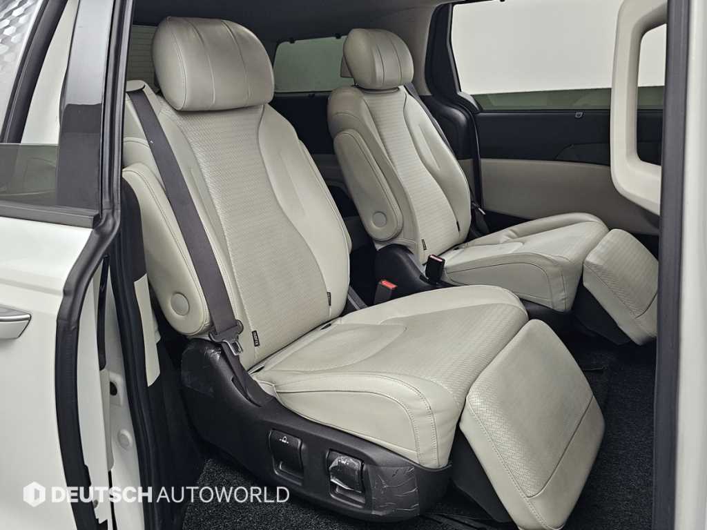 KIA Carnival - Vista 12