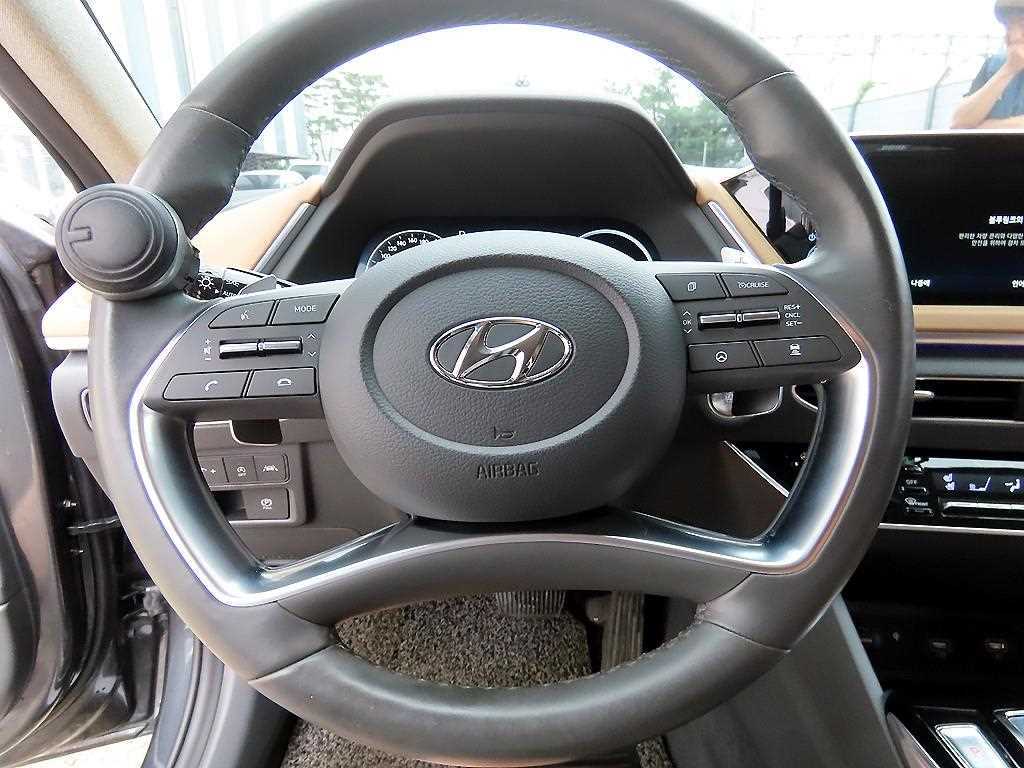 HYUNDAI Sonata - Vista 9