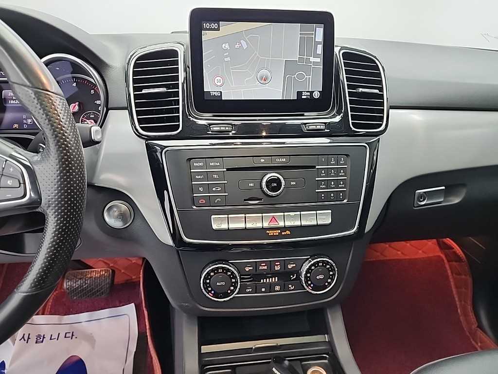 Mercedes Benz GLE Class - Vista 10