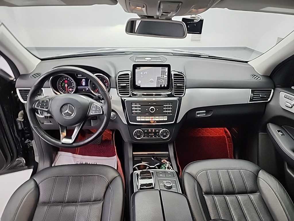 Mercedes Benz GLE Class - Vista 7
