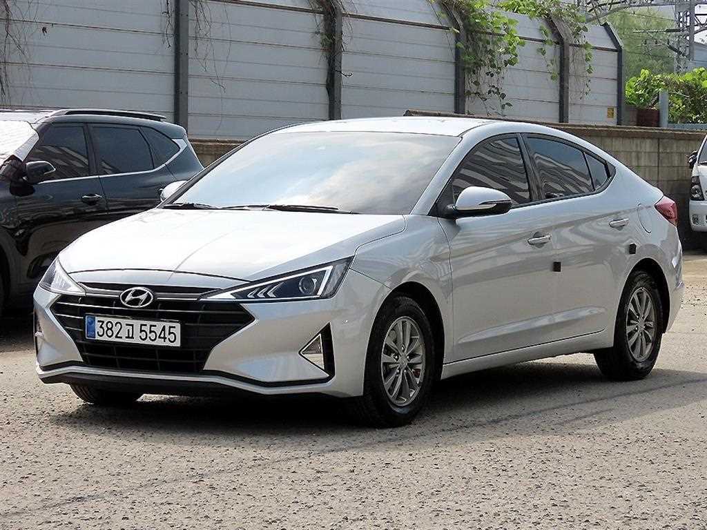 HYUNDAI Avante - Vista 2