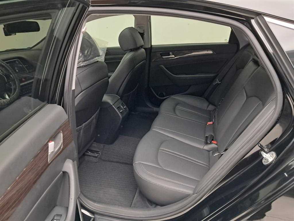 HYUNDAI Sonata - Vista 12