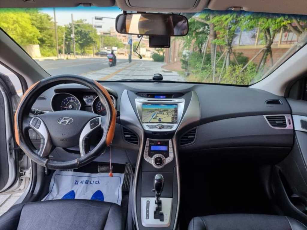 HYUNDAI Avante - Vista 7