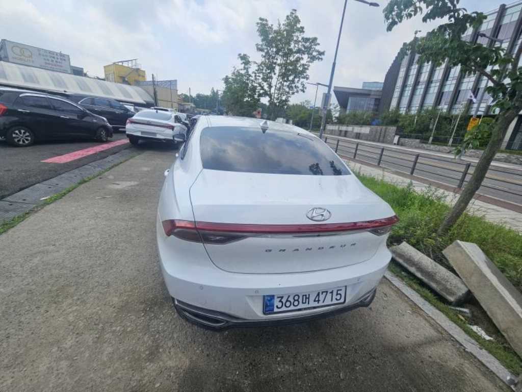 HYUNDAI Grandeur - Vista 4