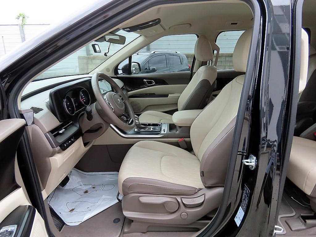 KIA Carnival - Vista 5