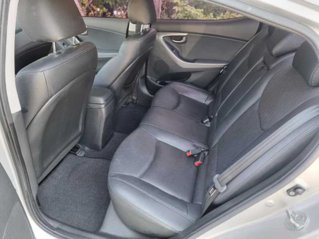 HYUNDAI Avante - Vista 6