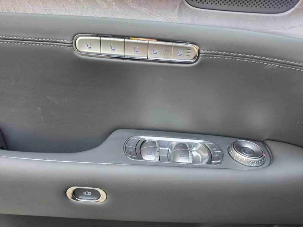 Genesis G90 - Vista 11