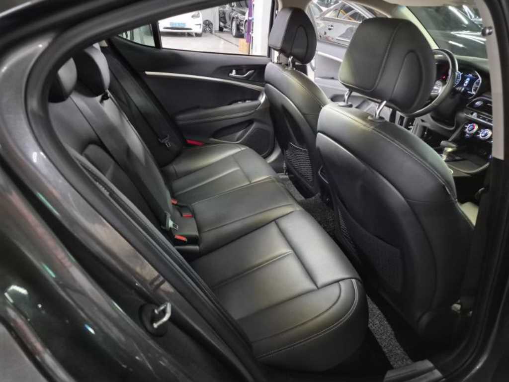 Genesis G70 - Vista 11