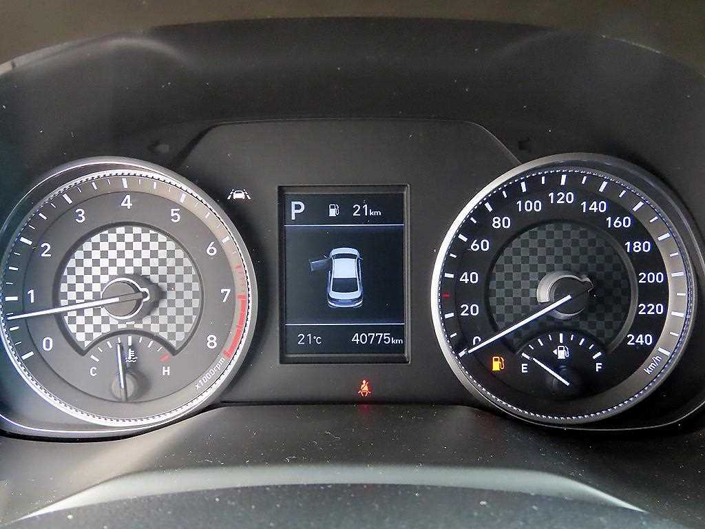 HYUNDAI Avante - Vista 9