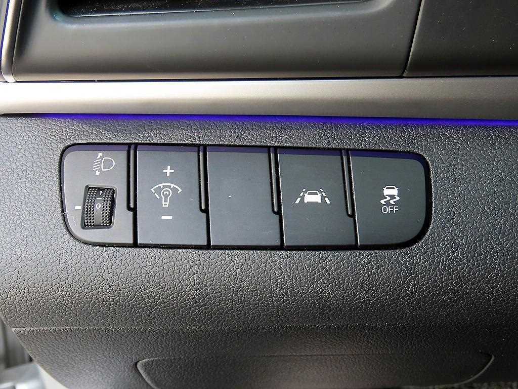 HYUNDAI Avante - Vista 12