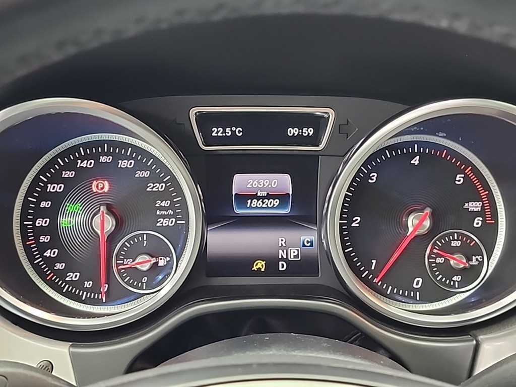 Mercedes Benz GLE Class - Vista 6