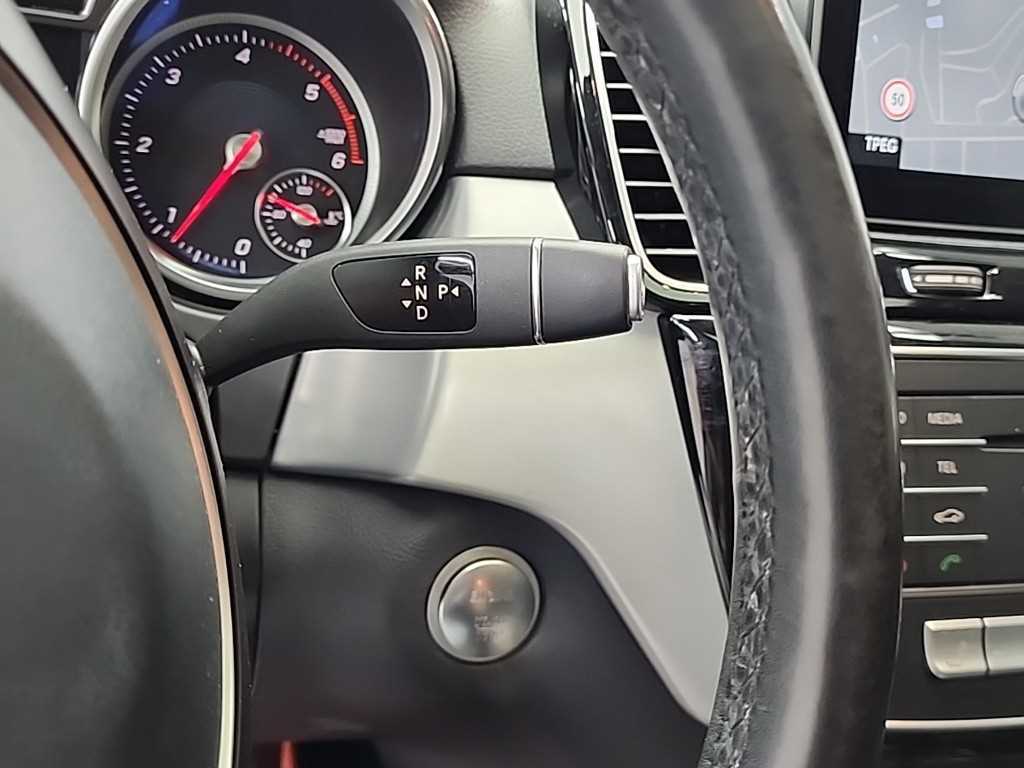 Mercedes Benz GLE Class - Vista 8