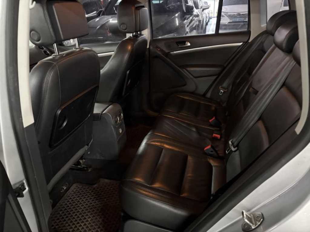Volkswagen Tiguan - Vista 5