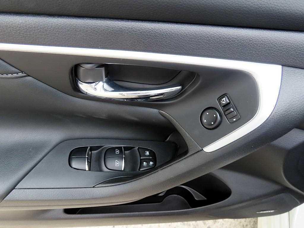 Nissan Altima - Vista 12