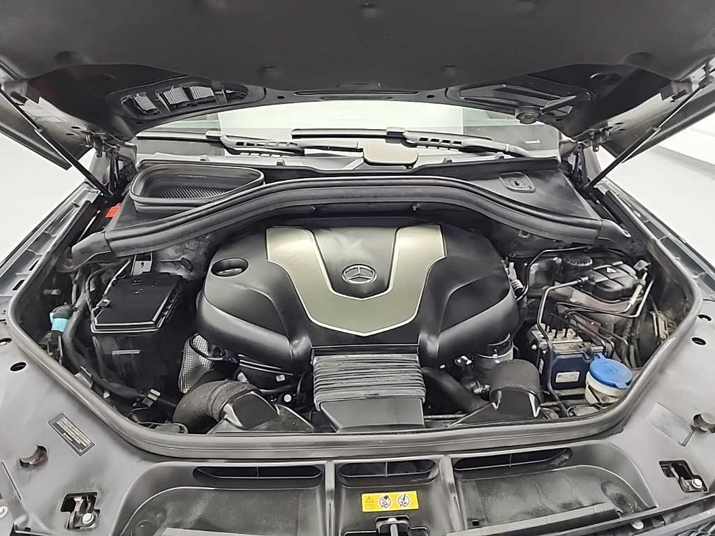 Mercedes Benz GLE Class - Vista 5