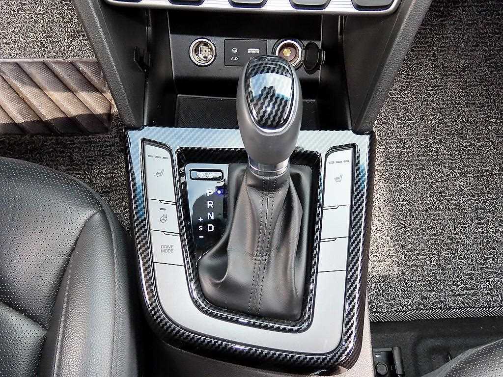 HYUNDAI Avante - Vista 10