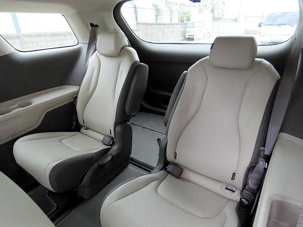 KIA Carnival - Vista 7