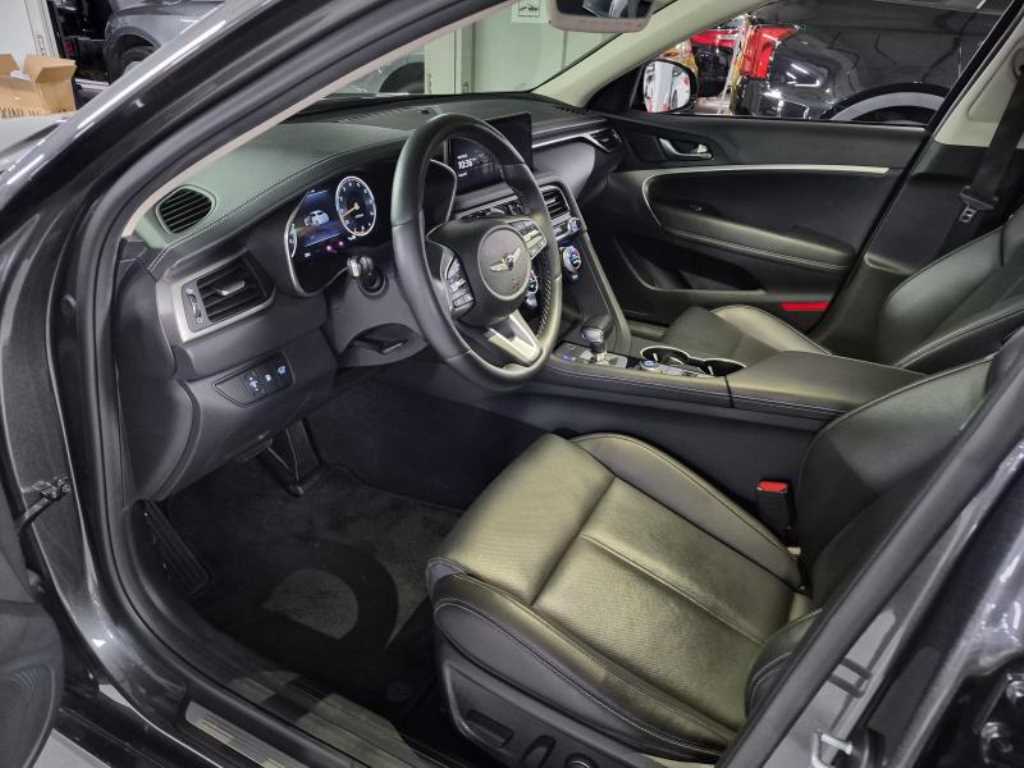 Genesis G70 - Vista 8