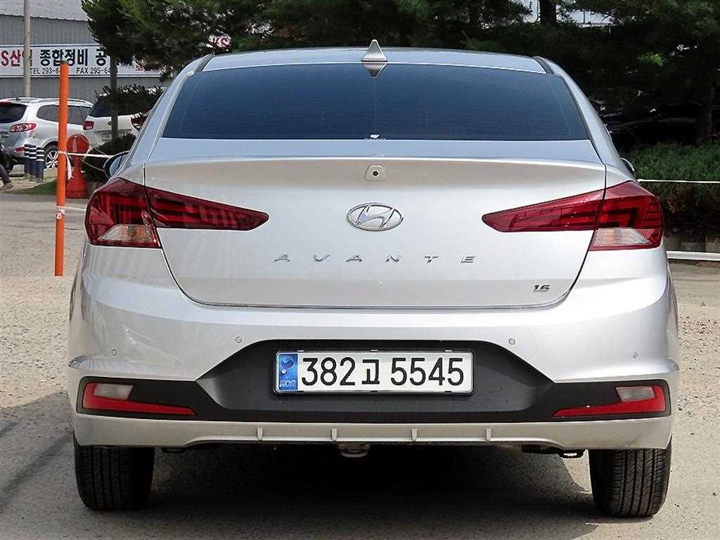 HYUNDAI Avante - Vista 4
