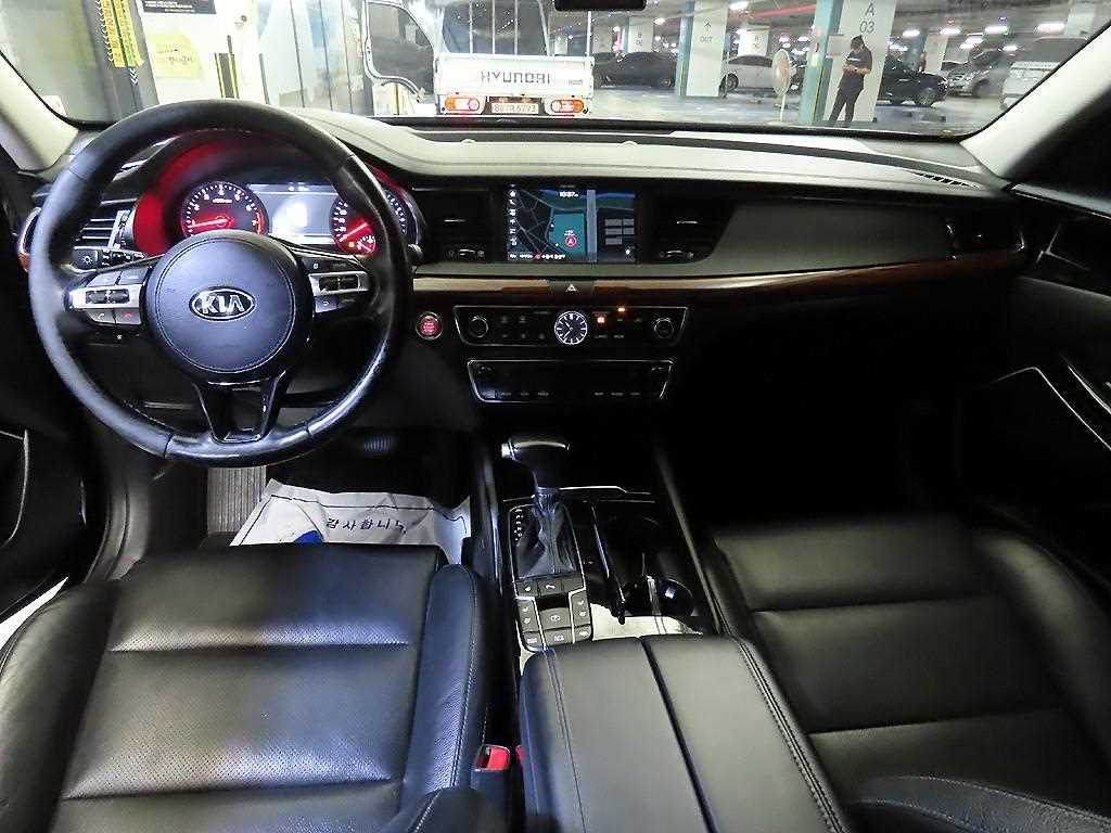 KIA K7 - Vista 10