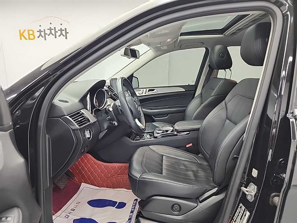 Mercedes Benz GLE Class - Vista 11