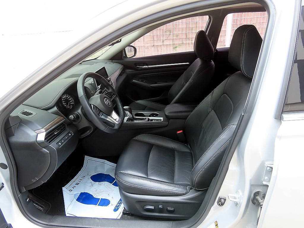 Nissan Altima - Vista 5