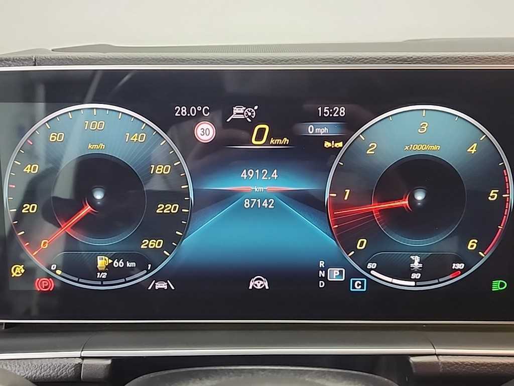 Mercedes Benz GLE Class - Vista 6