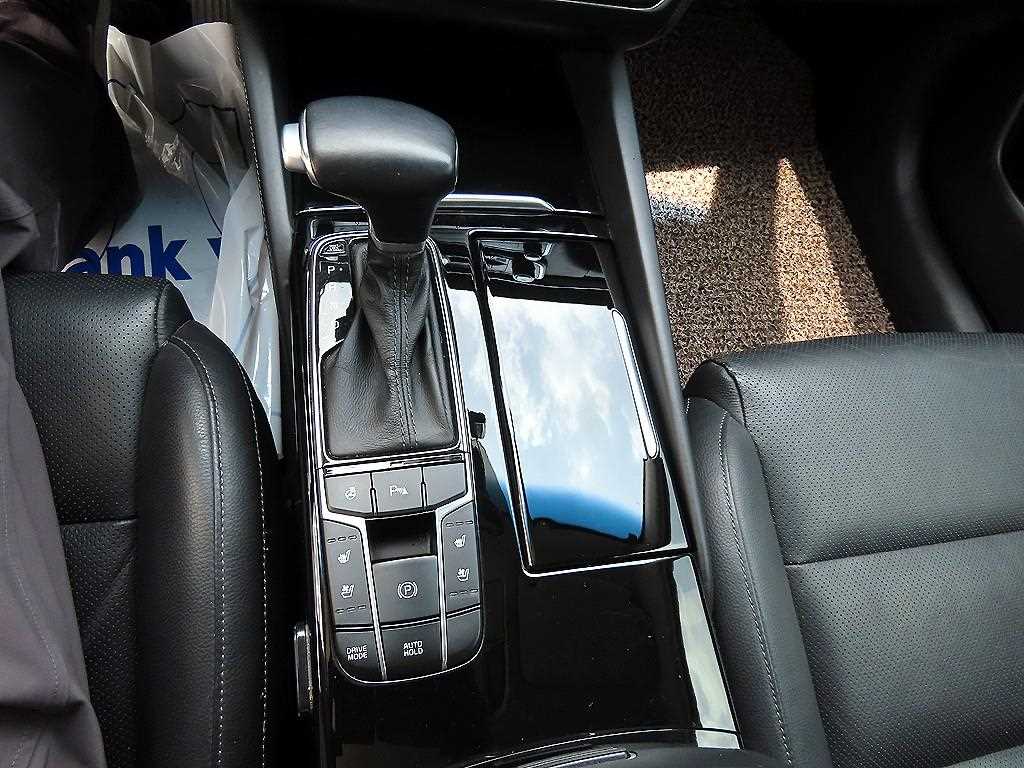 KIA K7 - Vista 10
