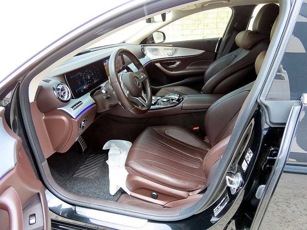 Mercedes Benz CLS Class - Vista 6