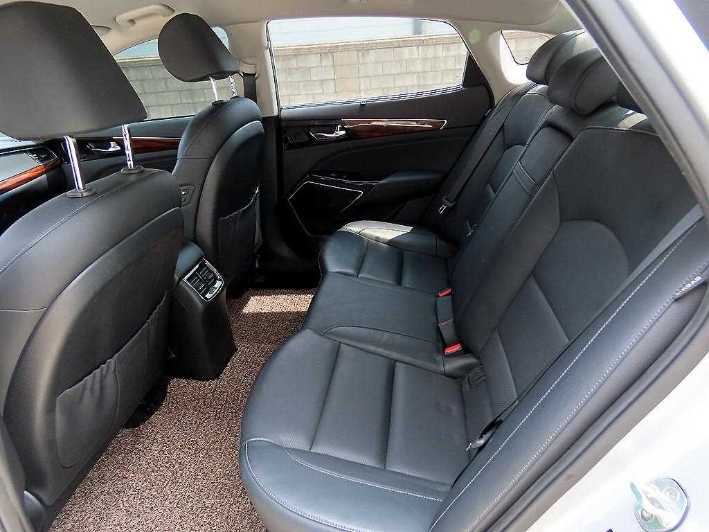 KIA K7 - Vista 6