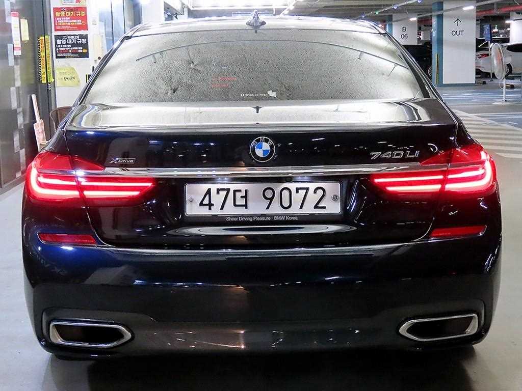 BMW 7 Series - Vista 5