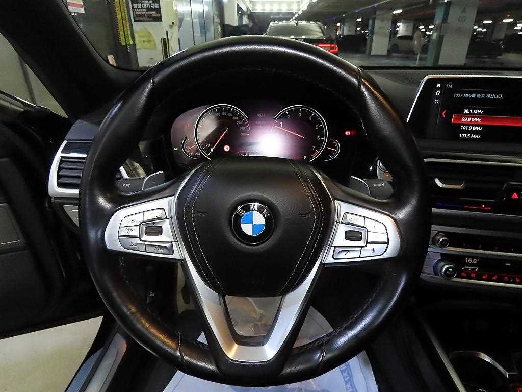 BMW 7 Series - Vista 8