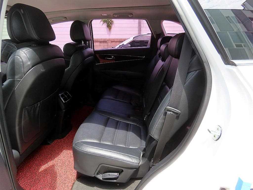 KIA Sorento - Vista 6