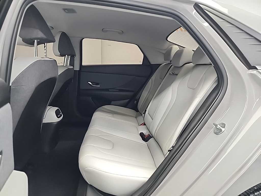 HYUNDAI Avante - Vista 12